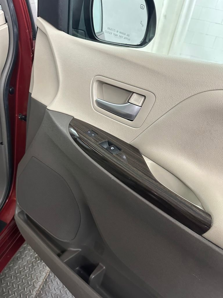Used 2016 Toyota Sienna XLE w/ Outdoor Package image 34