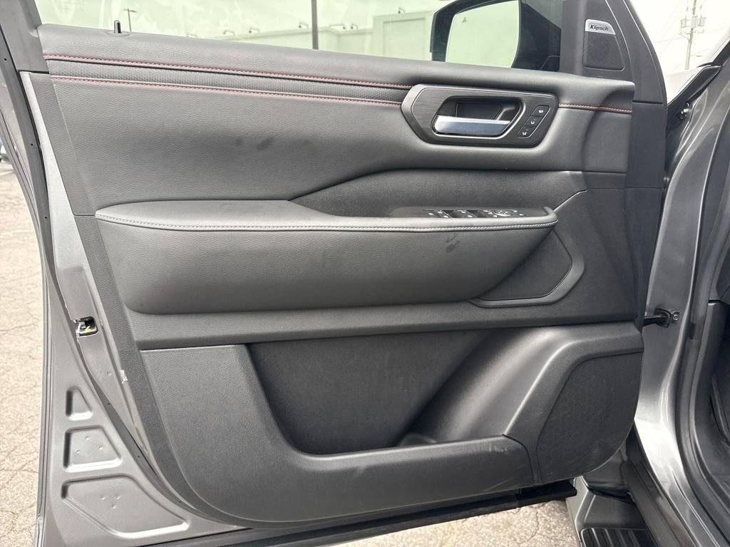 Used 2025 Nissan Armada PRO-4X image 17