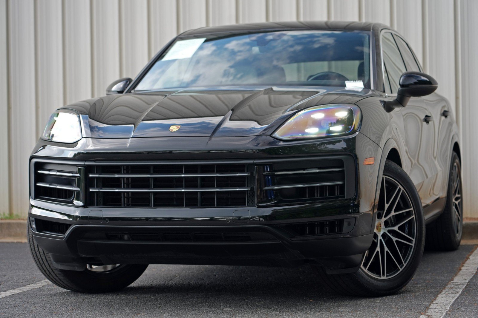 Used 2024 Porsche Cayenne AWD/4WD image 3
