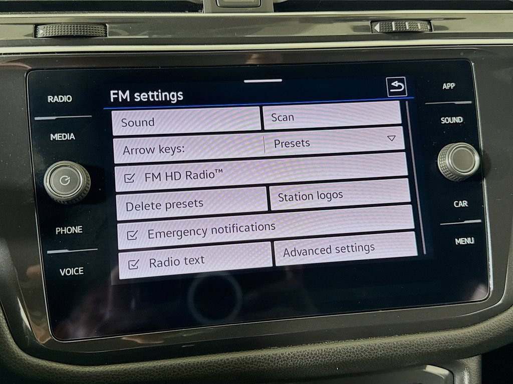 Used 2024 Volkswagen Tiguan SE R-Line FWD image 30