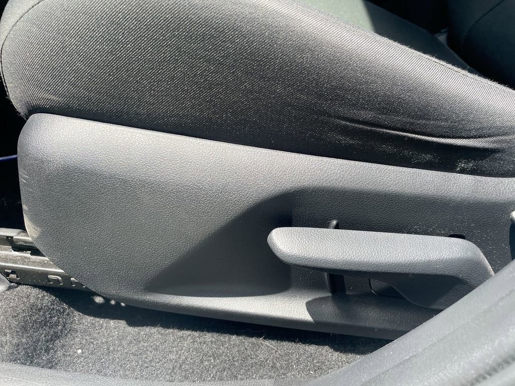 Used 2020 Toyota RAV4 LE FWD image 15