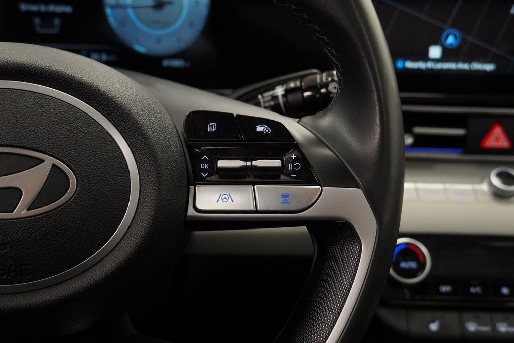 Used 2024 Hyundai Elantra Limited image 40