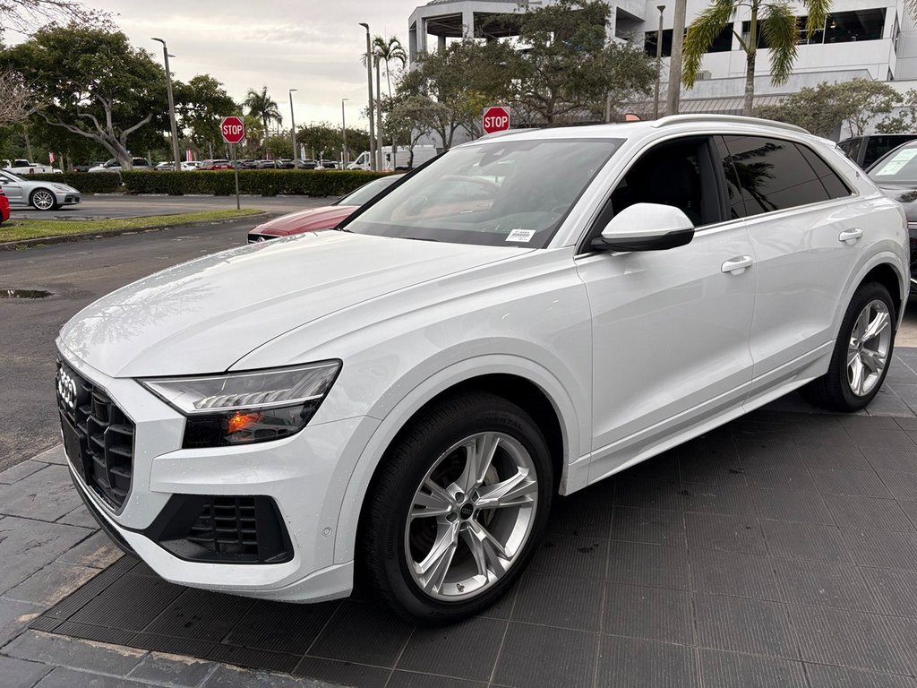 Used 2023 Audi Q8 Premium image 13