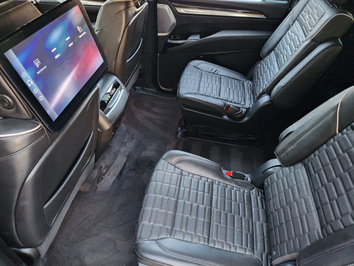 Used 2025 Cadillac Escalade ESV V AWD/4WD image 53