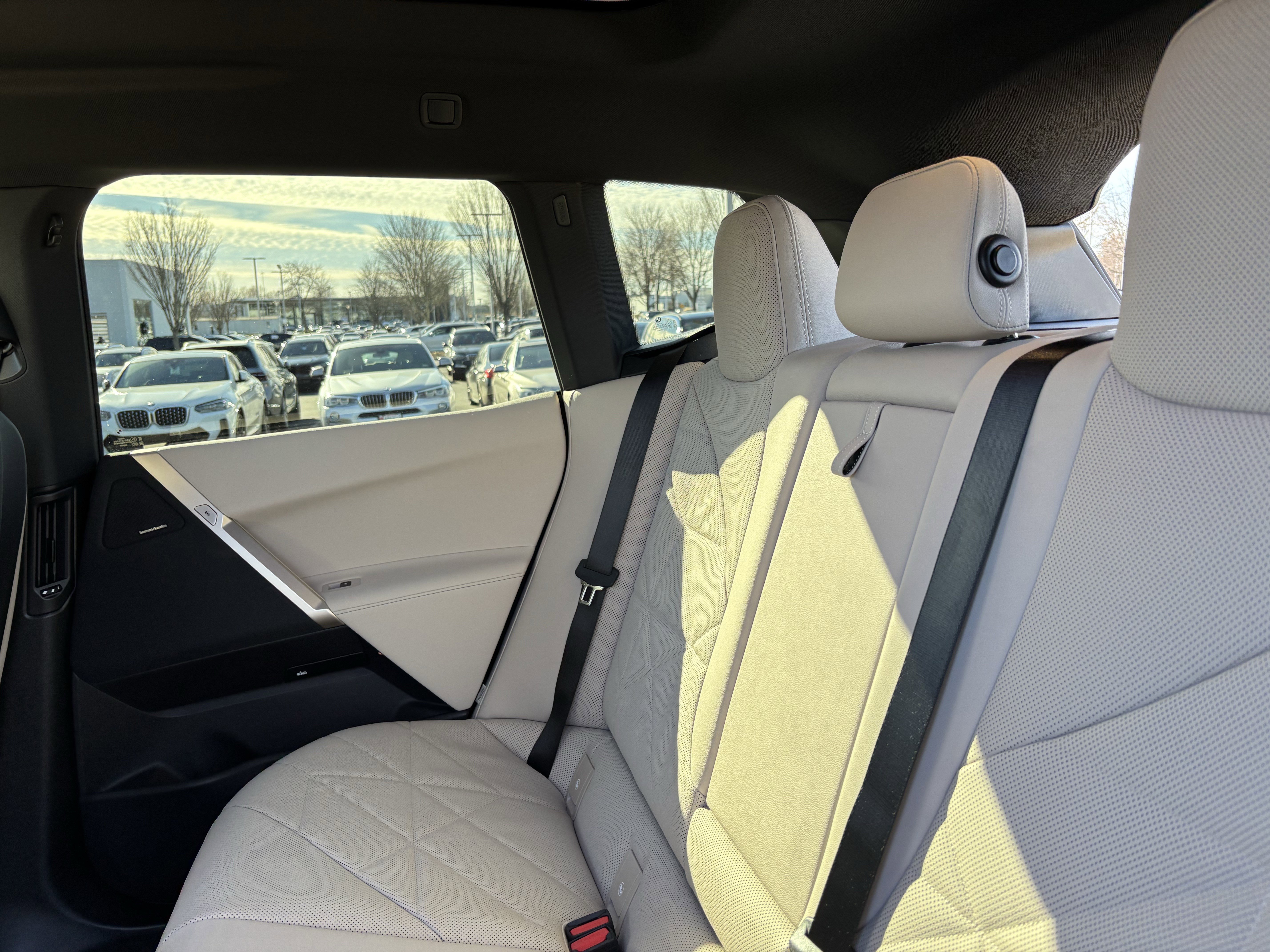 New 2026 BMW iX xDrive60 image 33