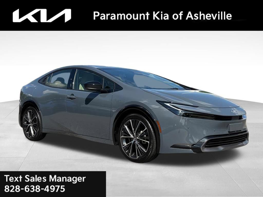 Used 2026 Toyota Prius XLE FWD image 1