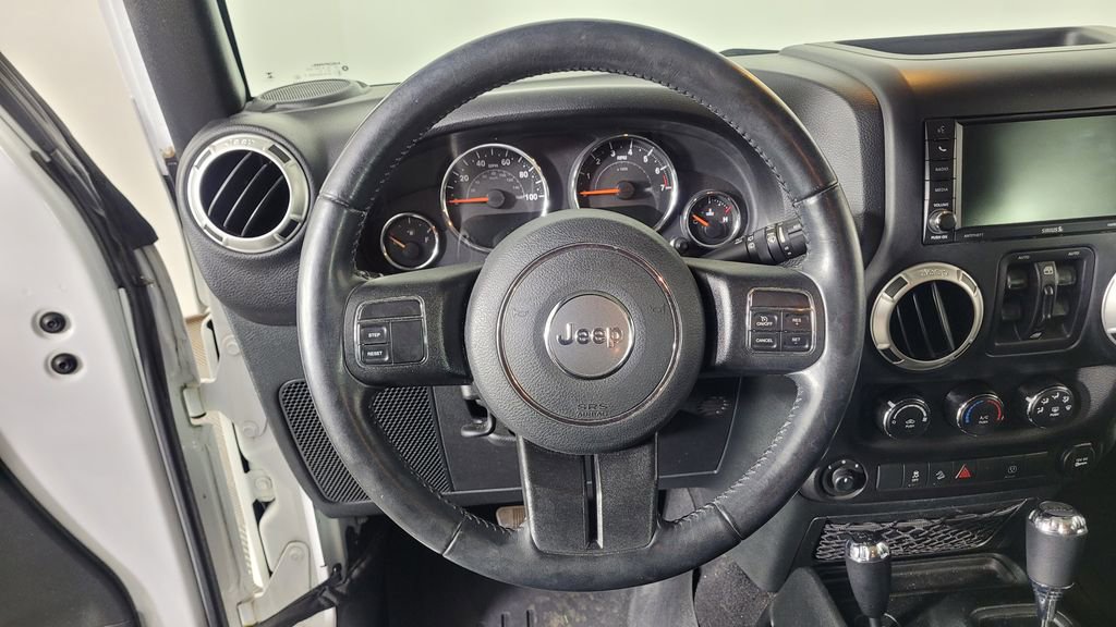 Used 2018 Jeep Wrangler Unlimited Sahara image 15