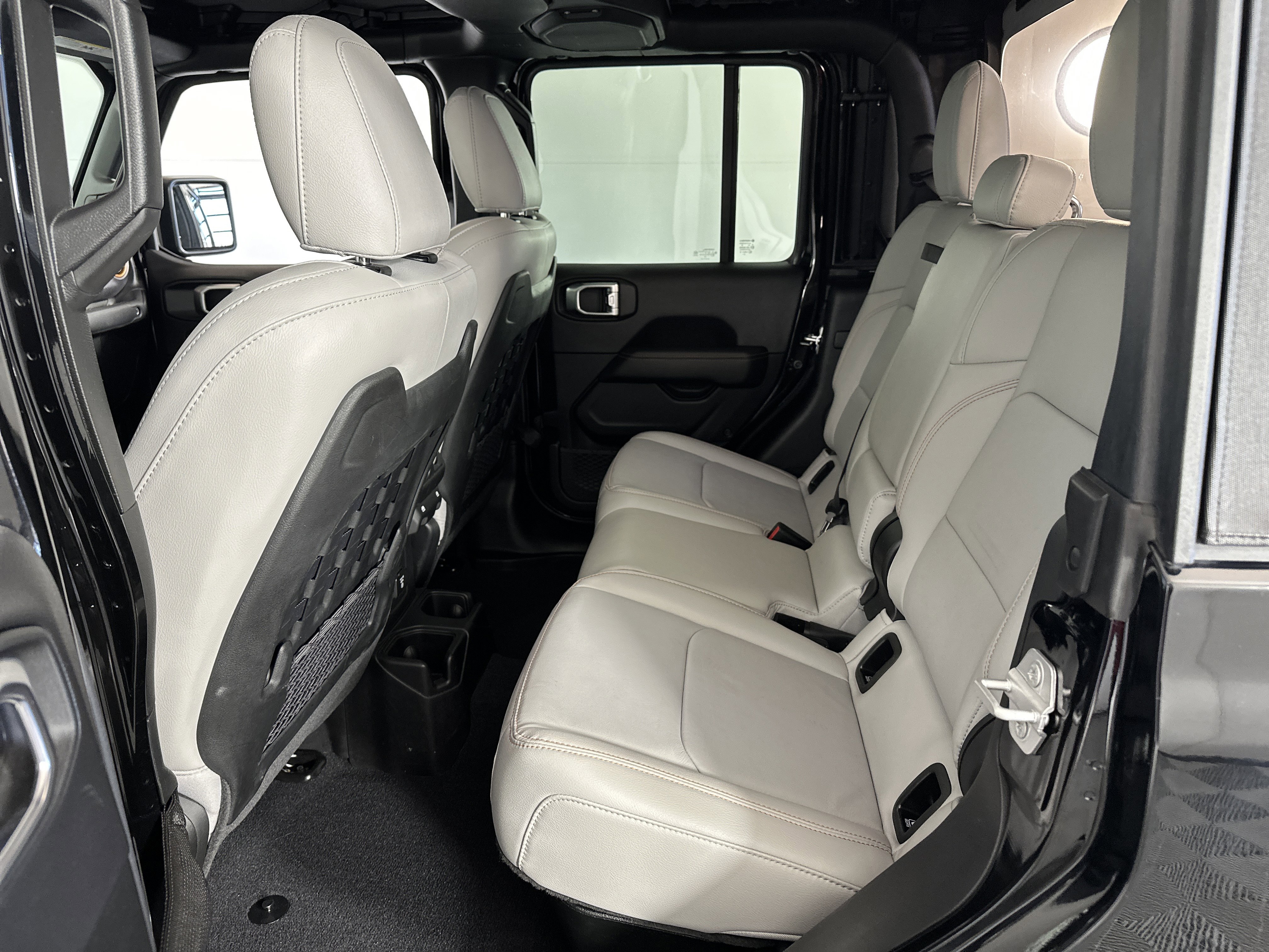 Used 2023 Jeep Gladiator Mojave w/ Cold Weather Group image 7