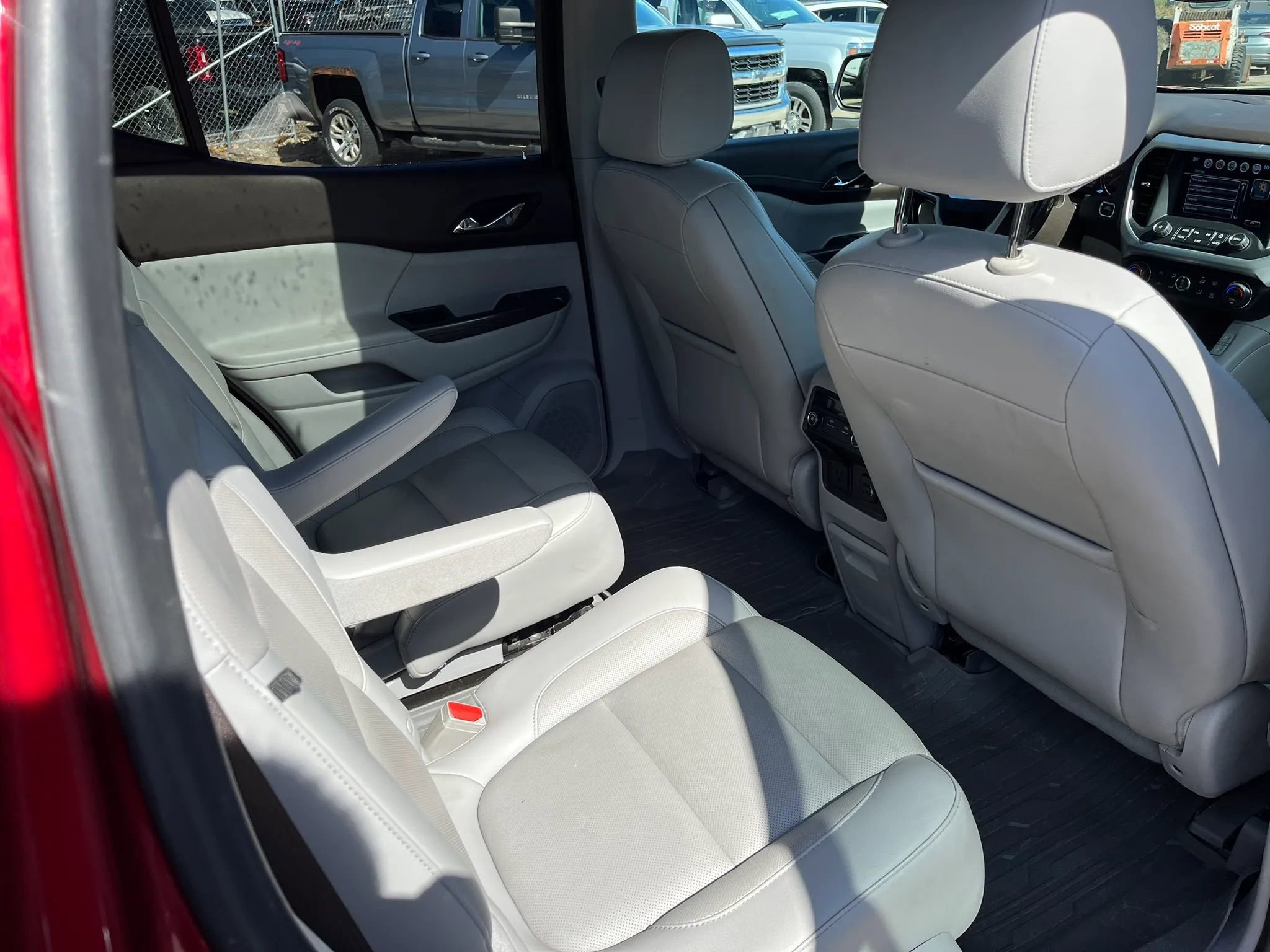 Used 2019 GMC Acadia SLT image 17