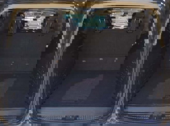 Used 2018 Chevrolet Suburban LT w/ Luxury Package image 6