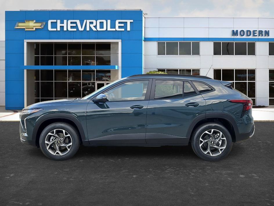 New 2026 Chevrolet Trax LT w/ Sunroof Package FWD image 2