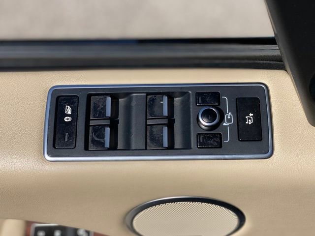 Used 2015 Land Rover Range Rover HSE image 13