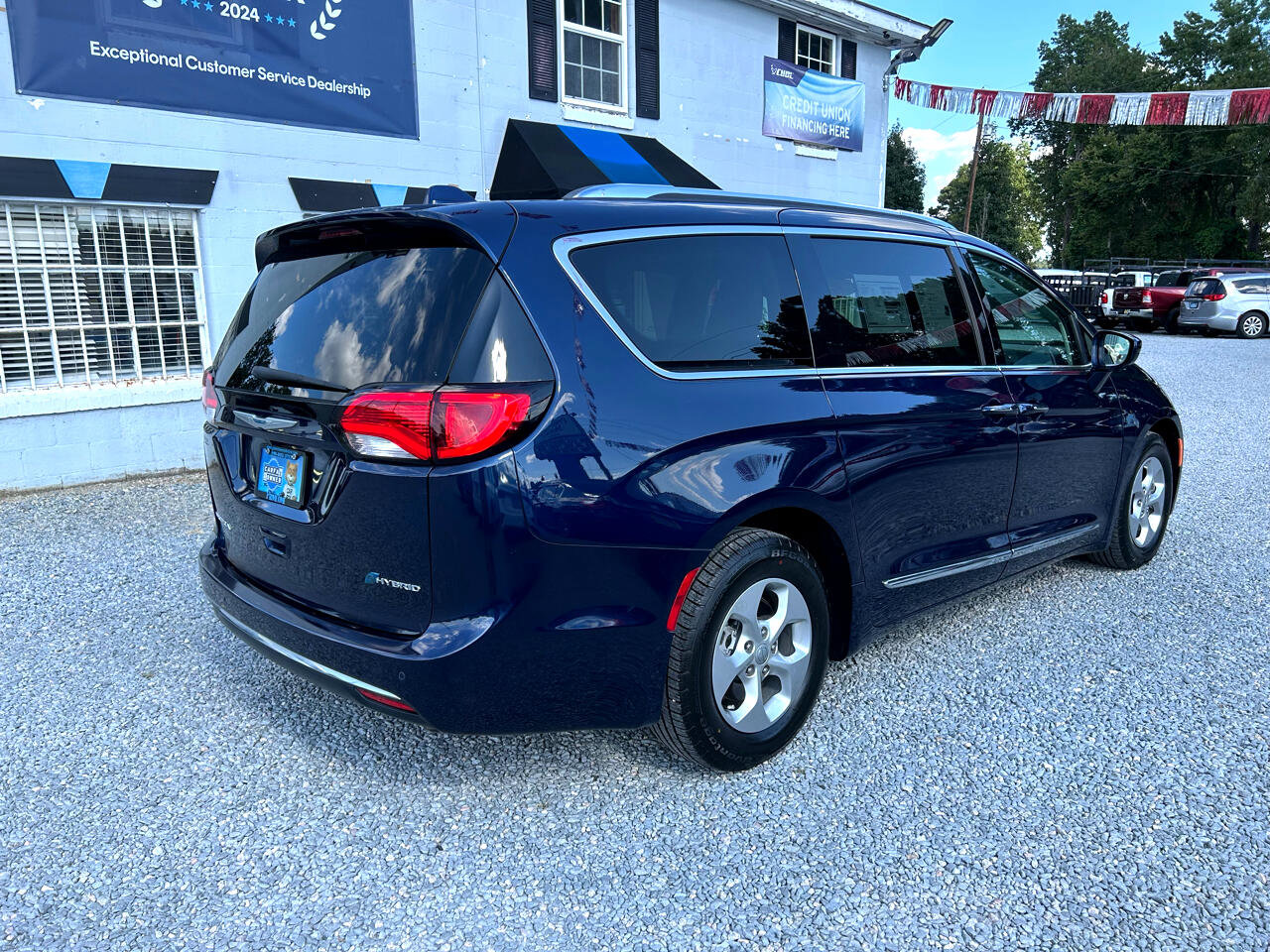 Used 2018 Chrysler Pacifica Touring-L image 6