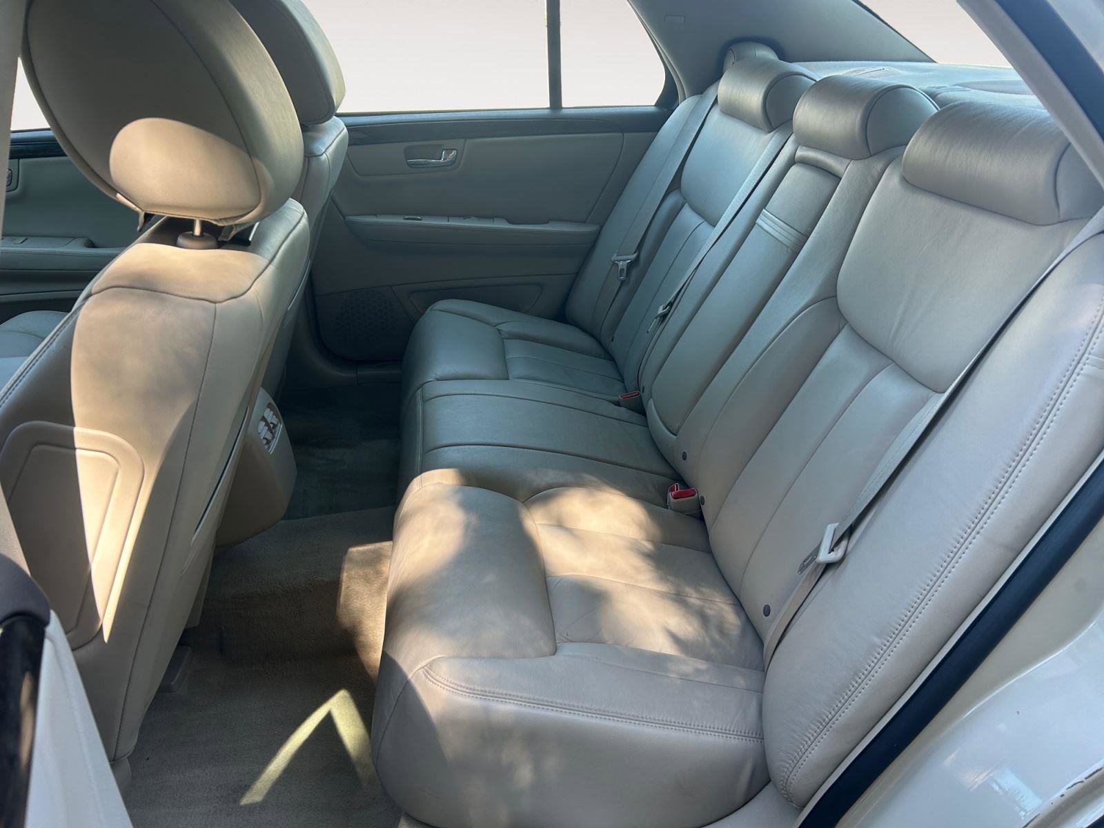 Used 2010 Cadillac DTS FWD image 13