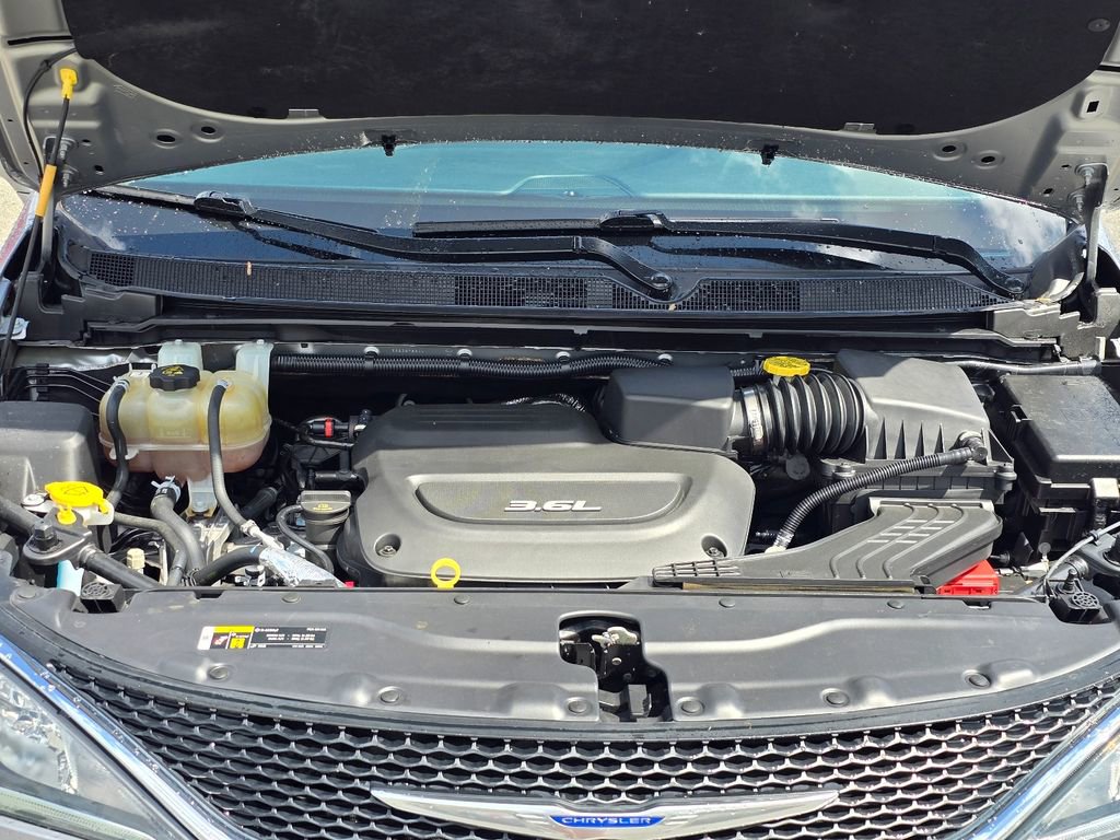 Used 2018 Chrysler Pacifica Limited w/ Advanced Safetytec Group image 27