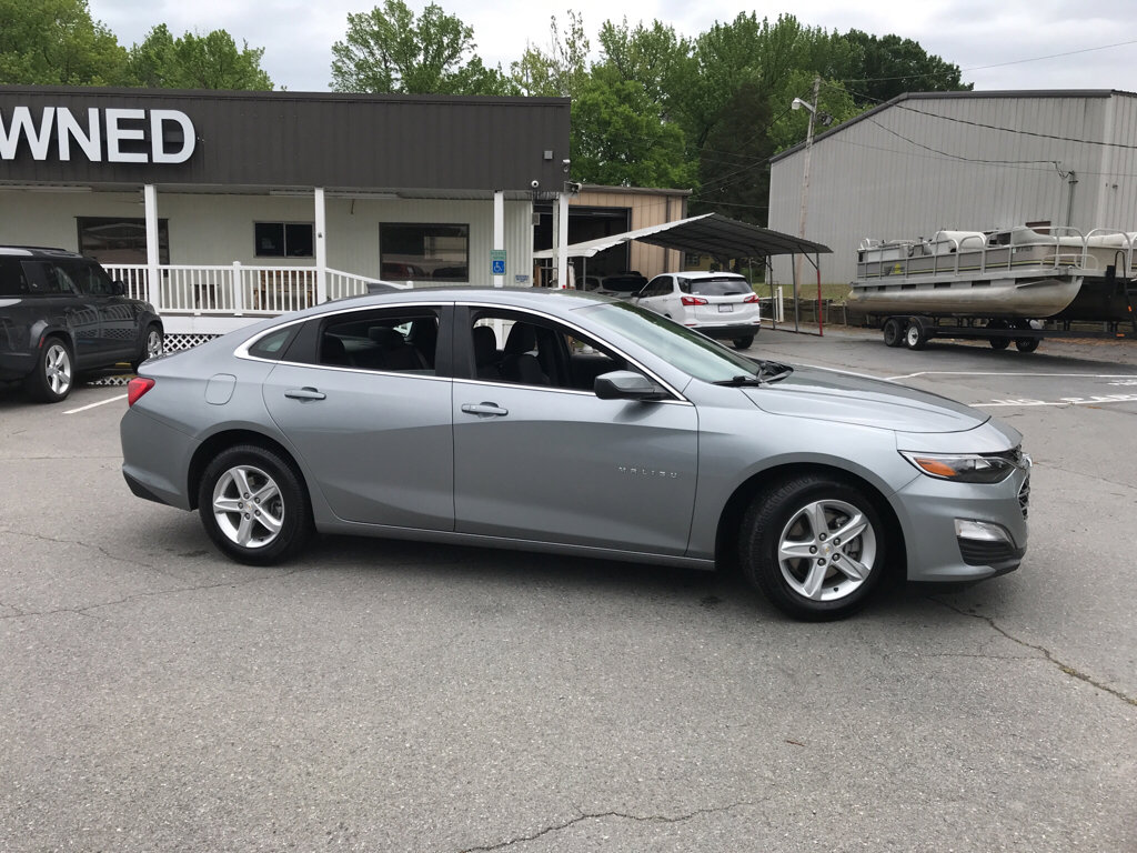 Used 2024 Chevrolet Malibu LS w/ Driver Confidence Package FWD image 4