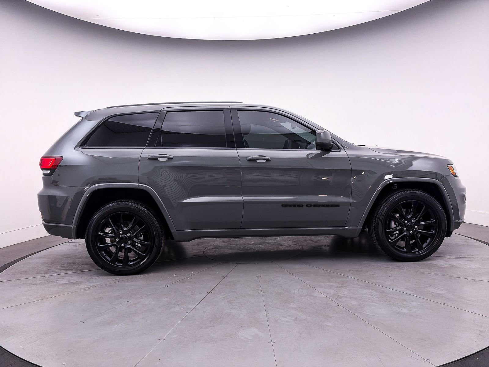 Used 2021 Jeep Grand Cherokee Laredo X RWD image 34