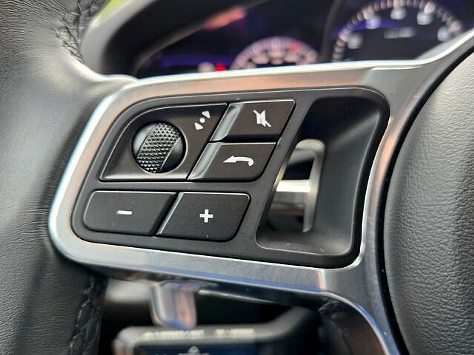Used 2022 Porsche Cayenne Platinum Edition AWD/4WD image 22