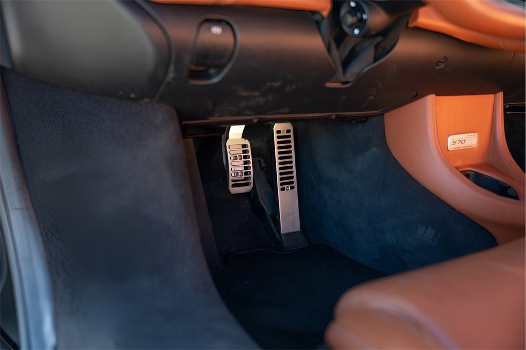 Used 2017 McLaren 570S image 40