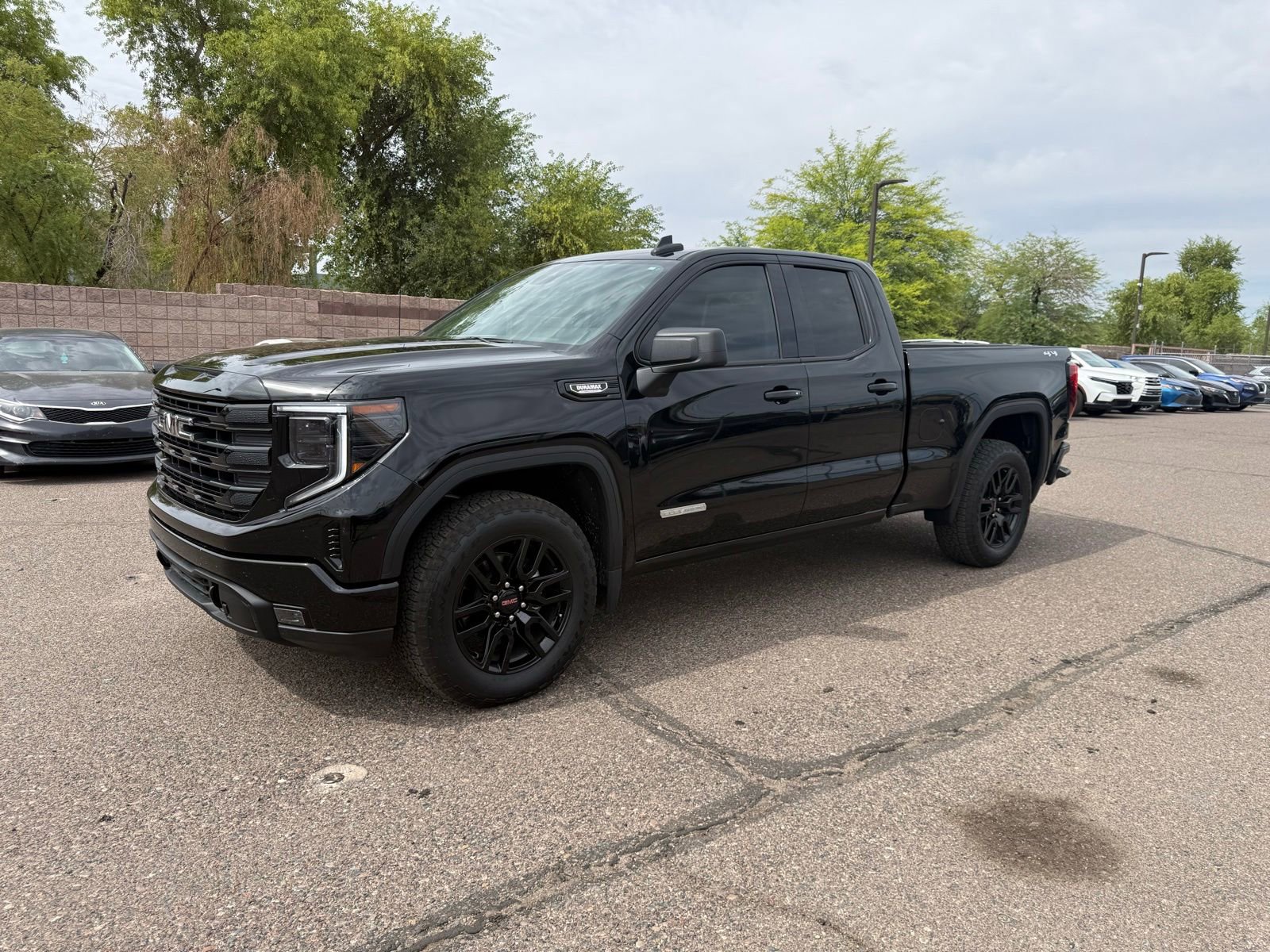 Used 2022 GMC Sierra 1500 Elevation w/ LPO, Elevation Black Package AWD/4WD image 1
