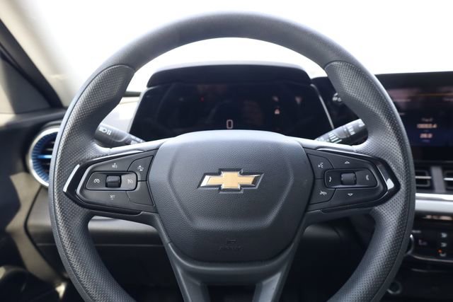 Used 2025 Chevrolet Trax LT FWD image 14