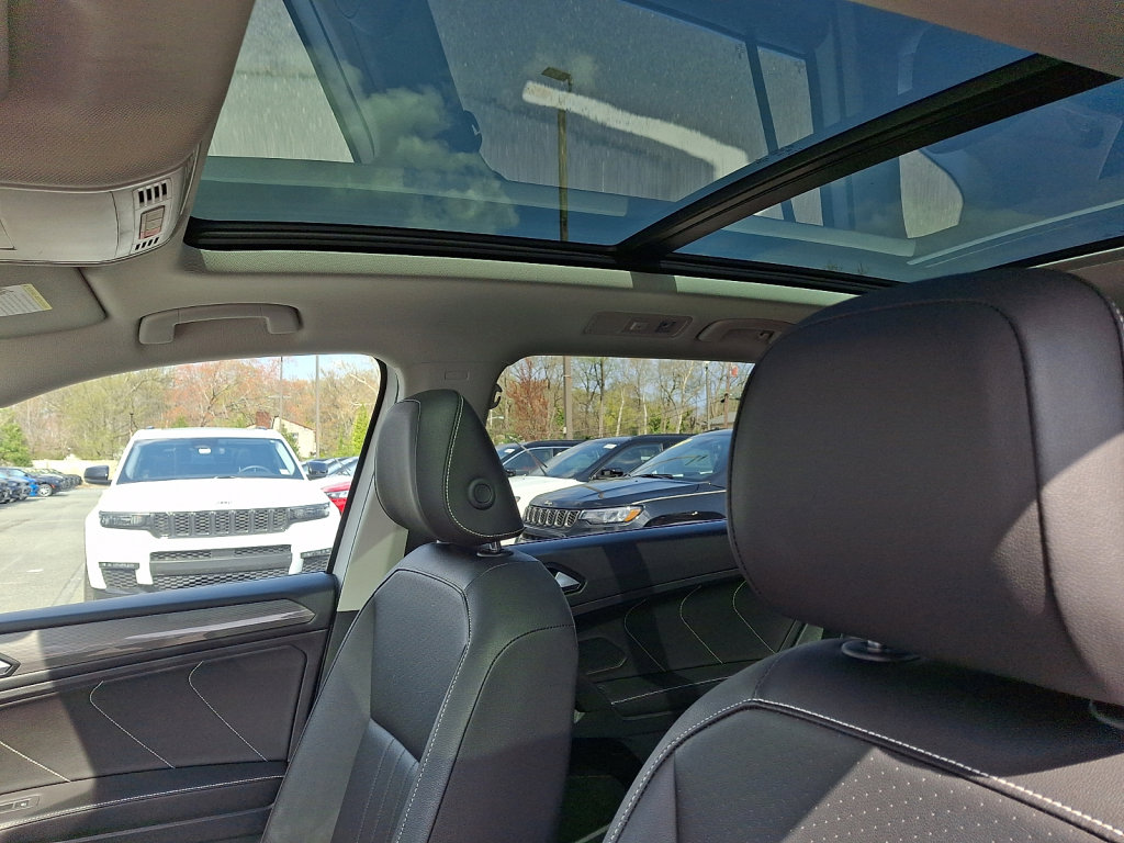 Used 2022 Volkswagen Tiguan SE w/ Panoramic Sunroof Package image 24