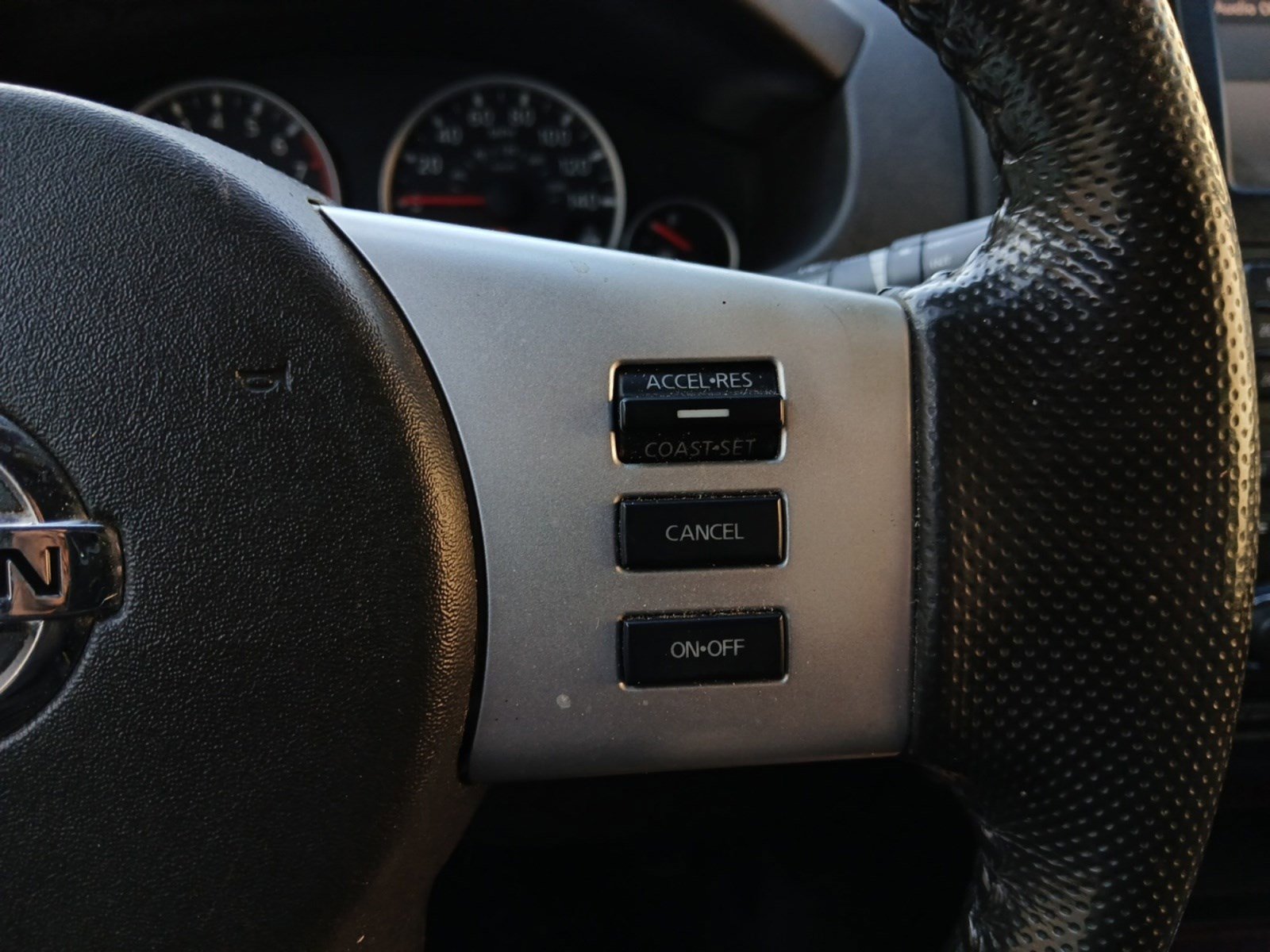 Used 2012 Nissan Pathfinder LE image 18