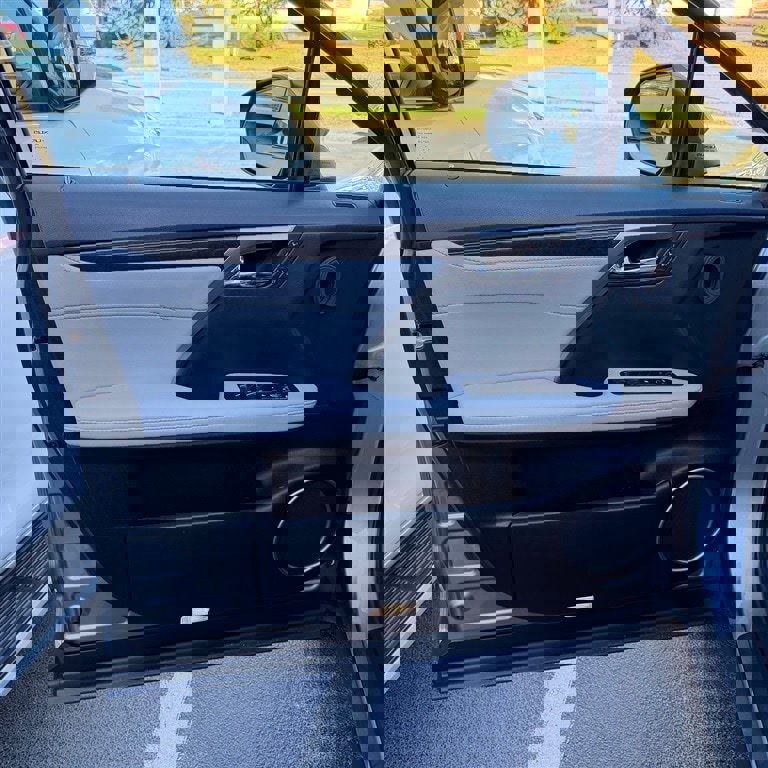 Used 2017 Lexus RX 450h AWD image 8