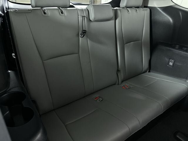 Used 2023 Toyota Highlander Platinum FWD image 28
