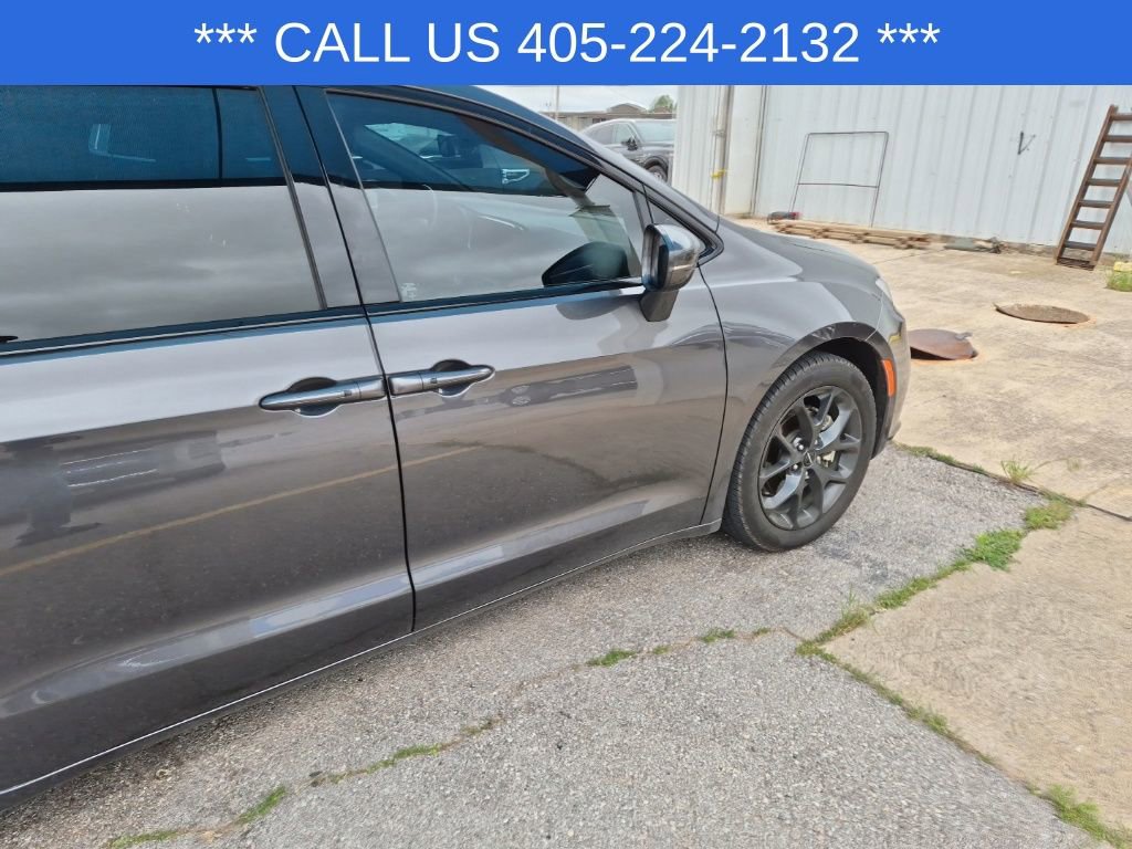 Used 2021 Chrysler Pacifica Touring w/ S Appearance Package image 17