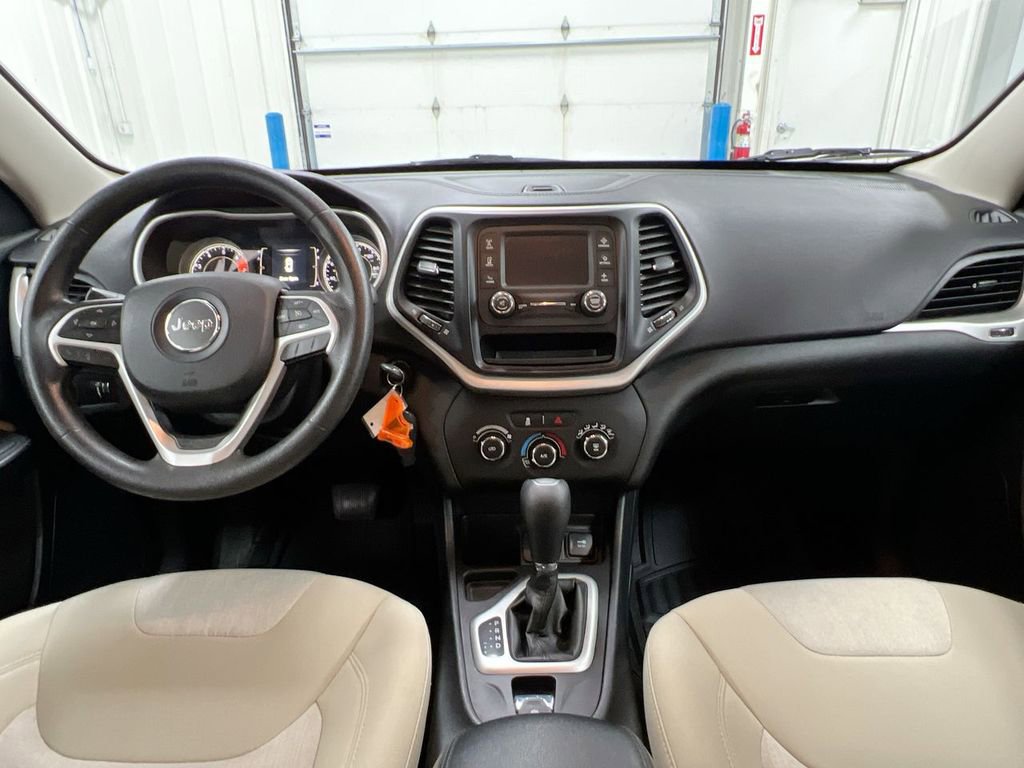 Used 2016 Jeep Cherokee Sport image 13