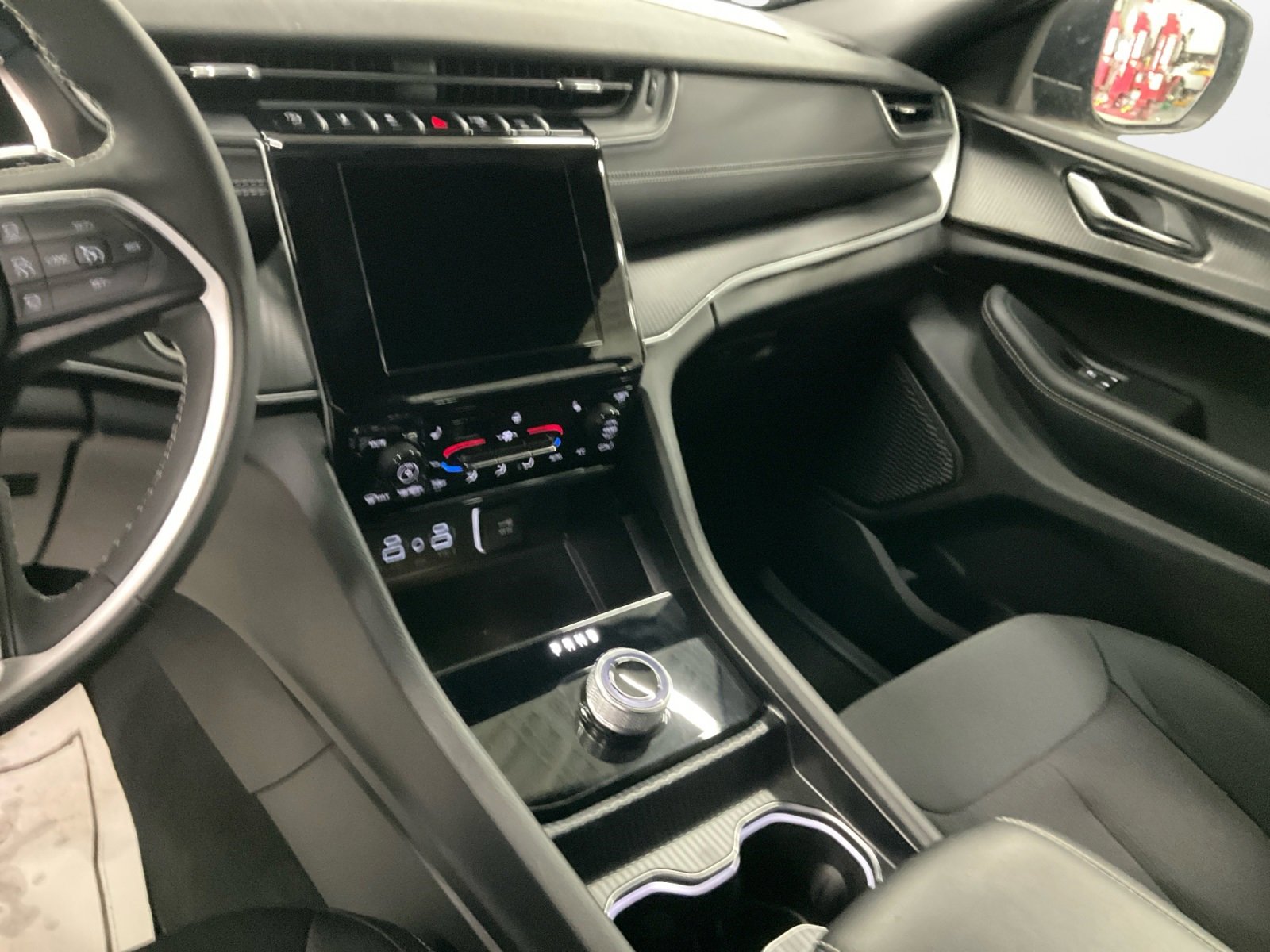 Used 2025 Jeep Grand Cherokee Laredo w/ Luxury Tech Group I image 10