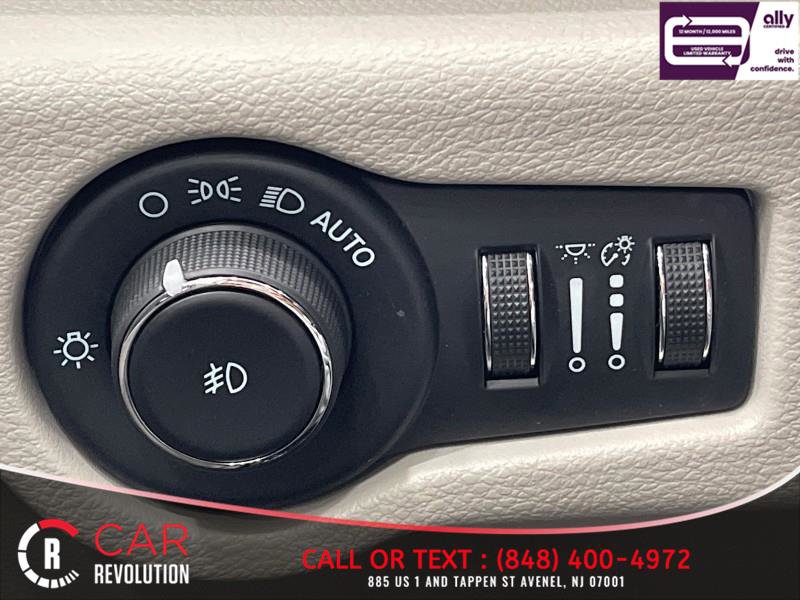 Used 2022 Chrysler Pacifica Touring-L image 29
