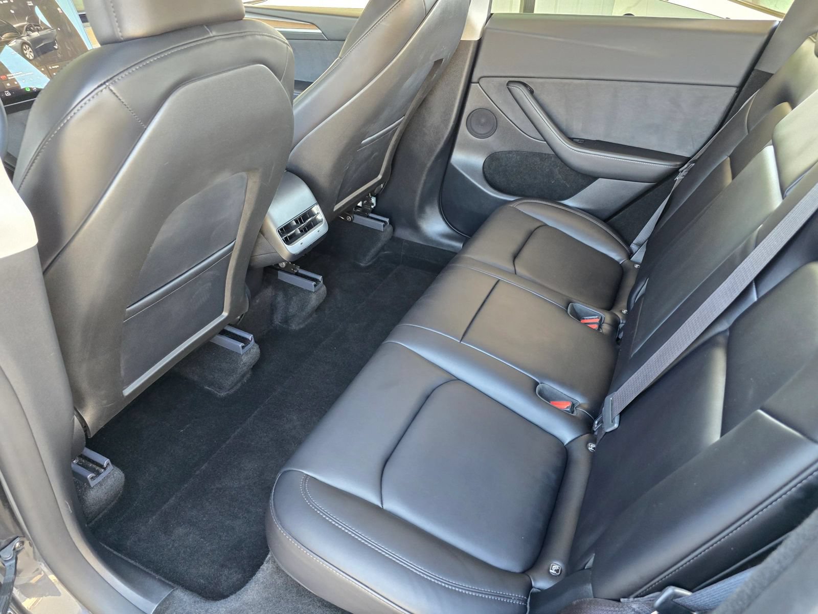 Used 2024 Tesla Model Y 2WD image 33