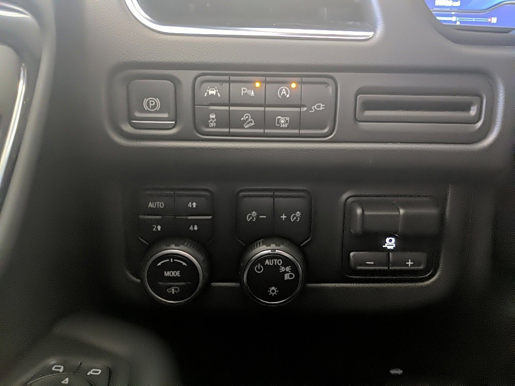 Used 2022 Chevrolet Tahoe Z71 w/ Z71 Off-Road Package image 29