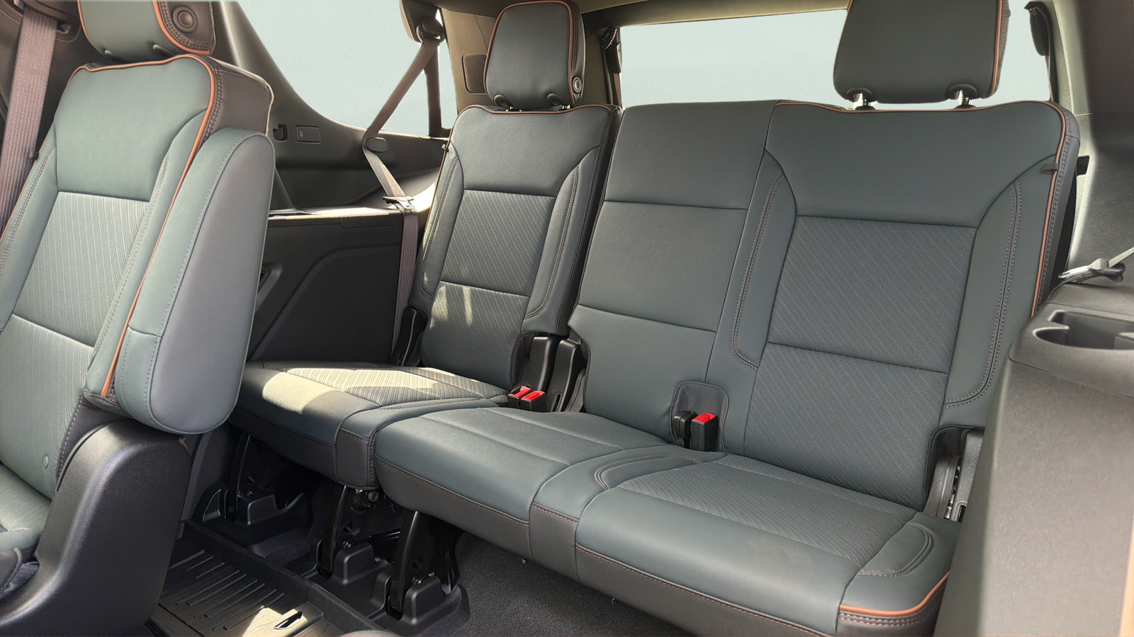 New 2026 GMC Yukon AT4 w/ LPO, Floor Liner Package AWD/4WD image 27