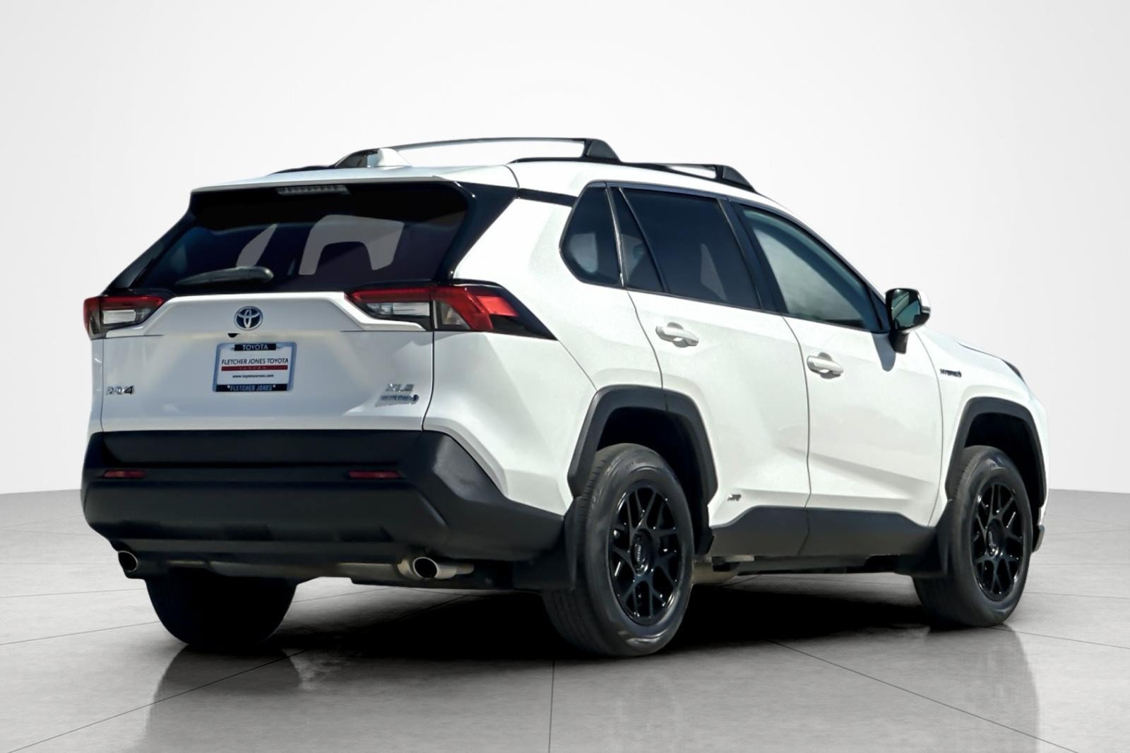 Used 2021 Toyota RAV4 XLE w/ XLE Grade Weather Package AWD/4WD image 5