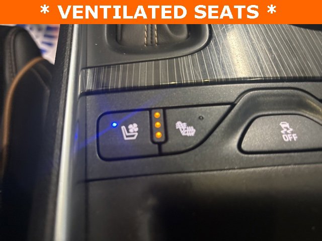 Used 2017 Chevrolet Impala Premier w/ Enhanced Convenience Package image 18