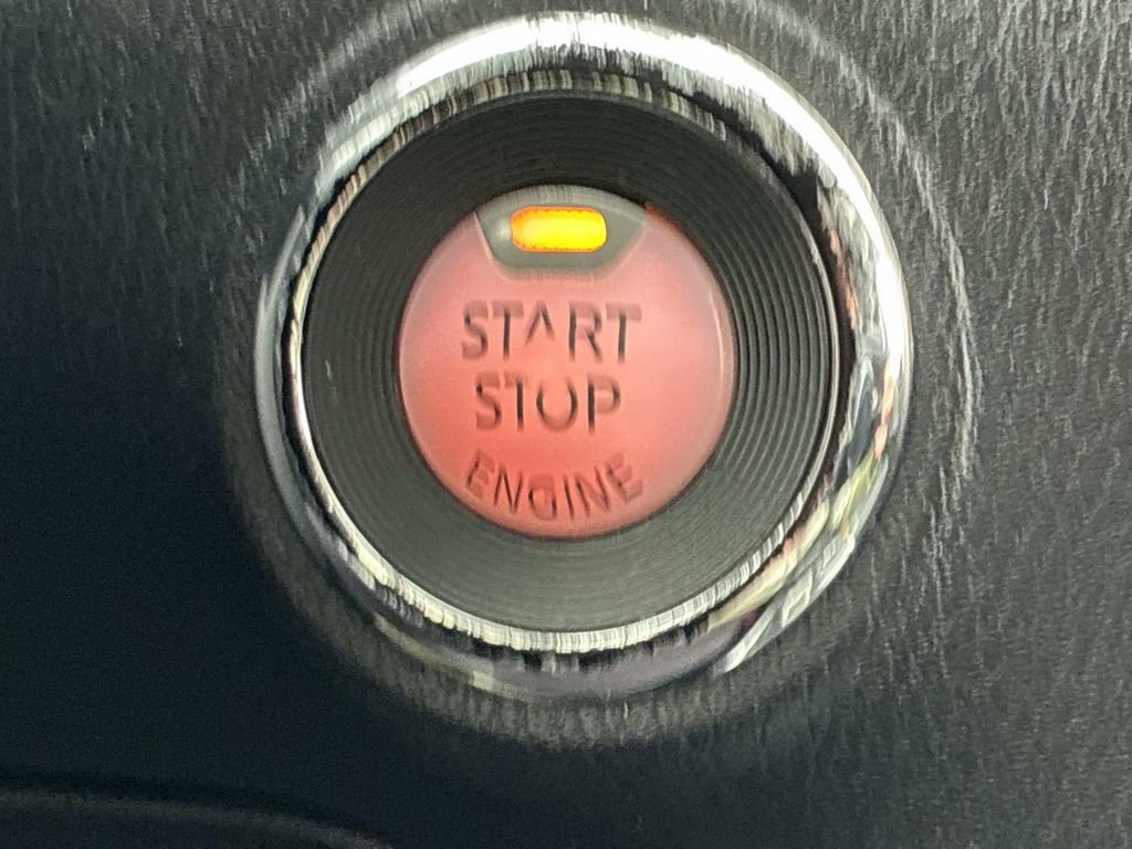 Used 2018 Nissan Pathfinder S image 29