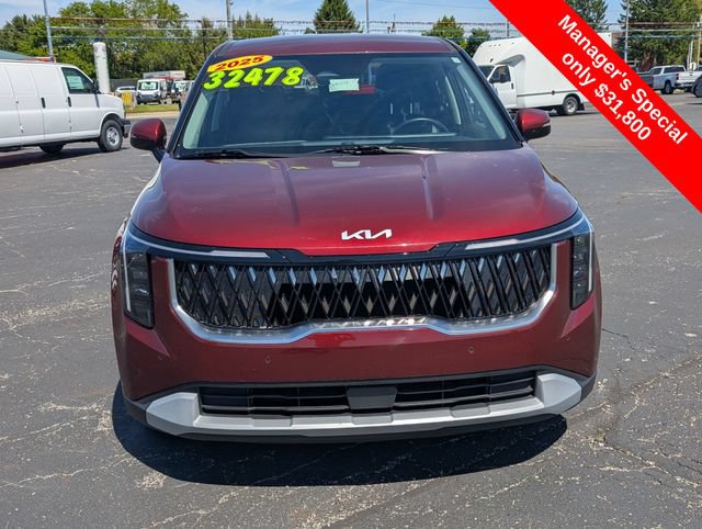 Used 2025 Kia Carnival FWD image 2