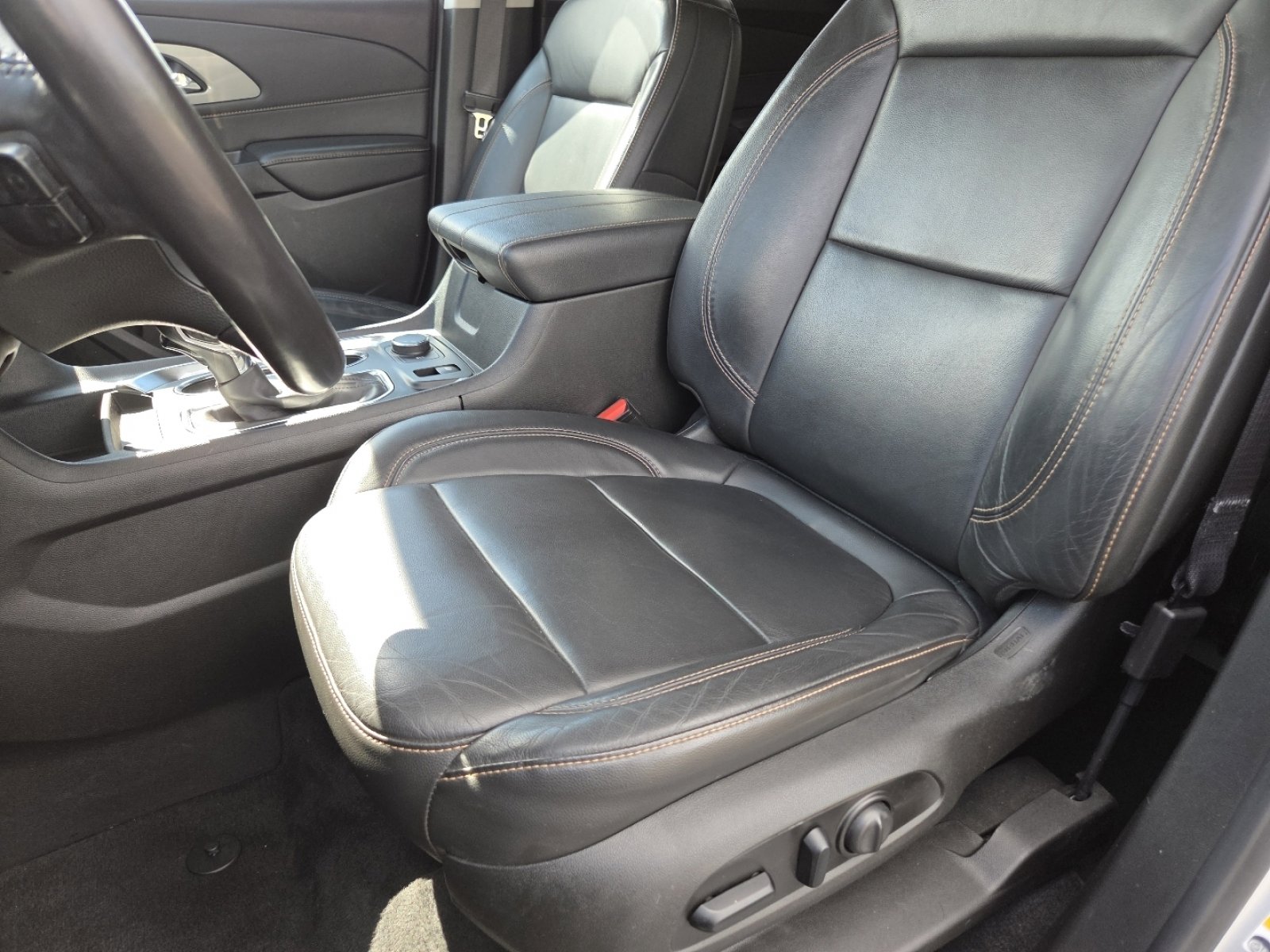 Used 2021 Chevrolet Traverse LT FWD image 26