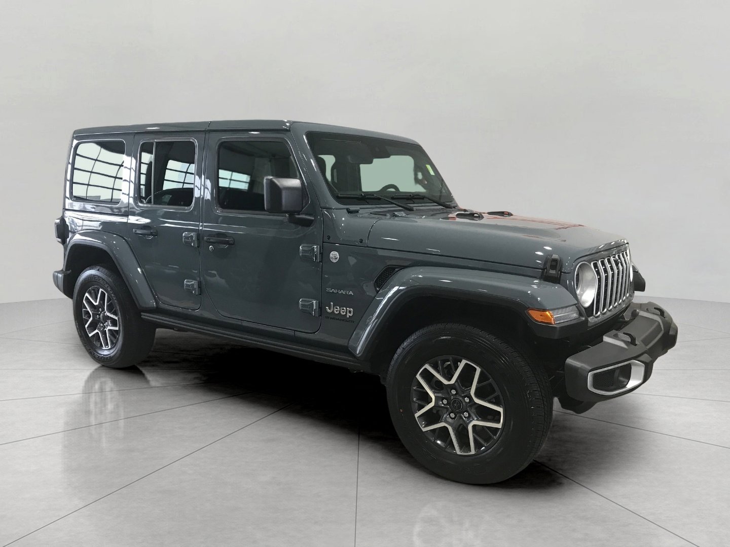 Used 2024 Jeep Wrangler Unlimited Sahara w/ Technology Group AWD/4WD image 1