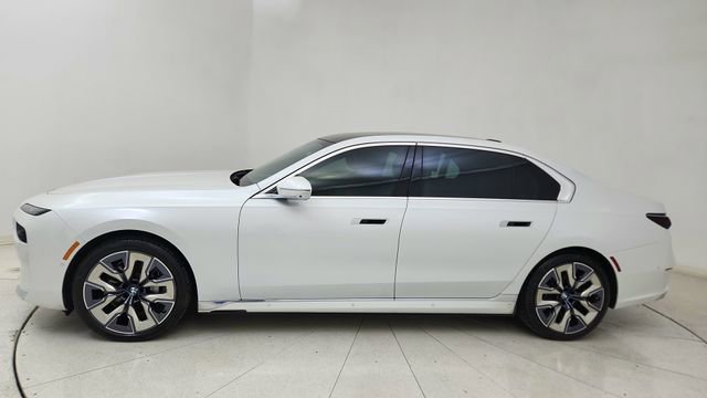 Used 2023 BMW i7 xDrive60 w/ Executive Package 2 image 3