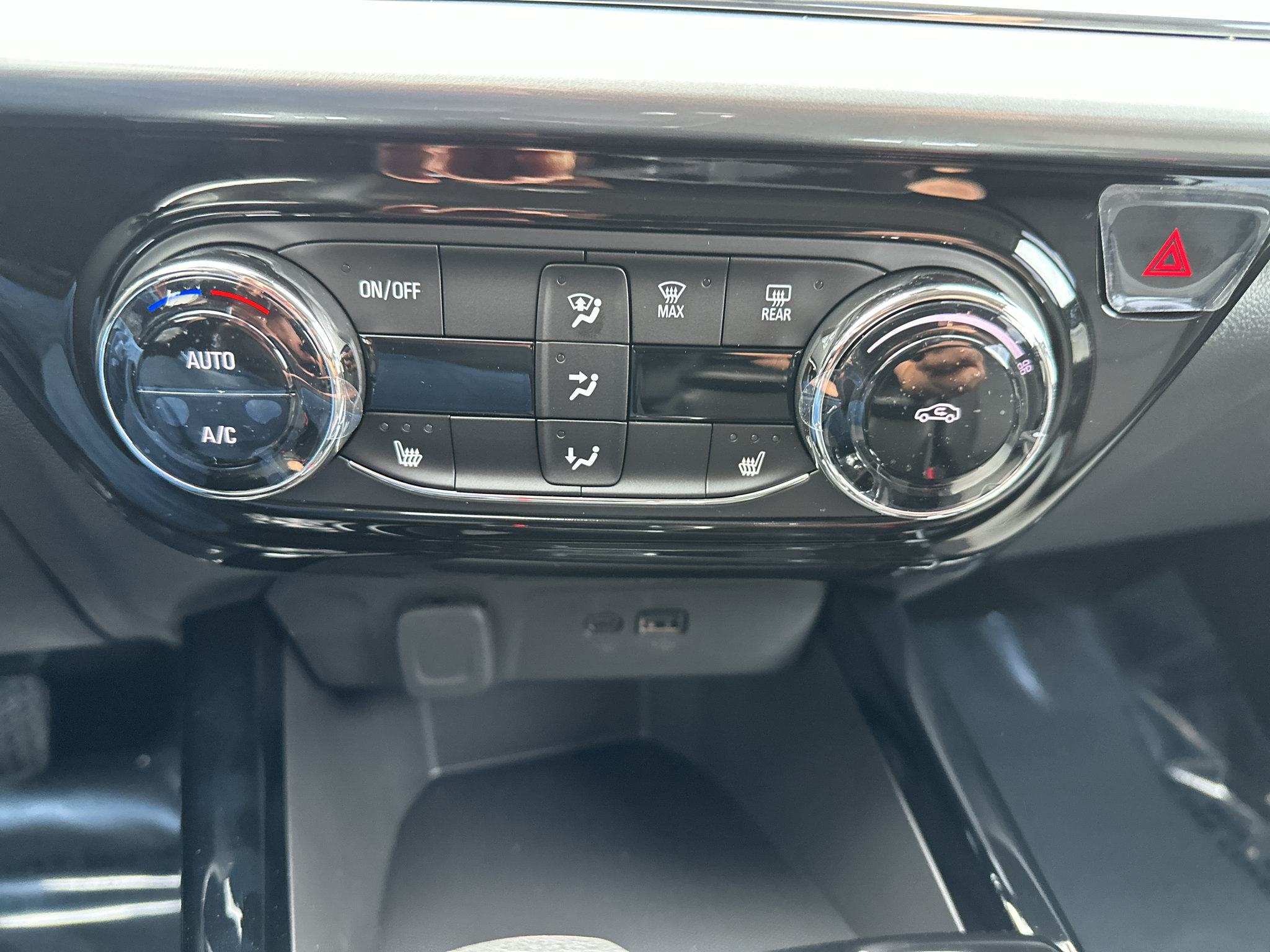 New 2026 Chevrolet Trax LT w/ LT Convenience Package FWD image 26