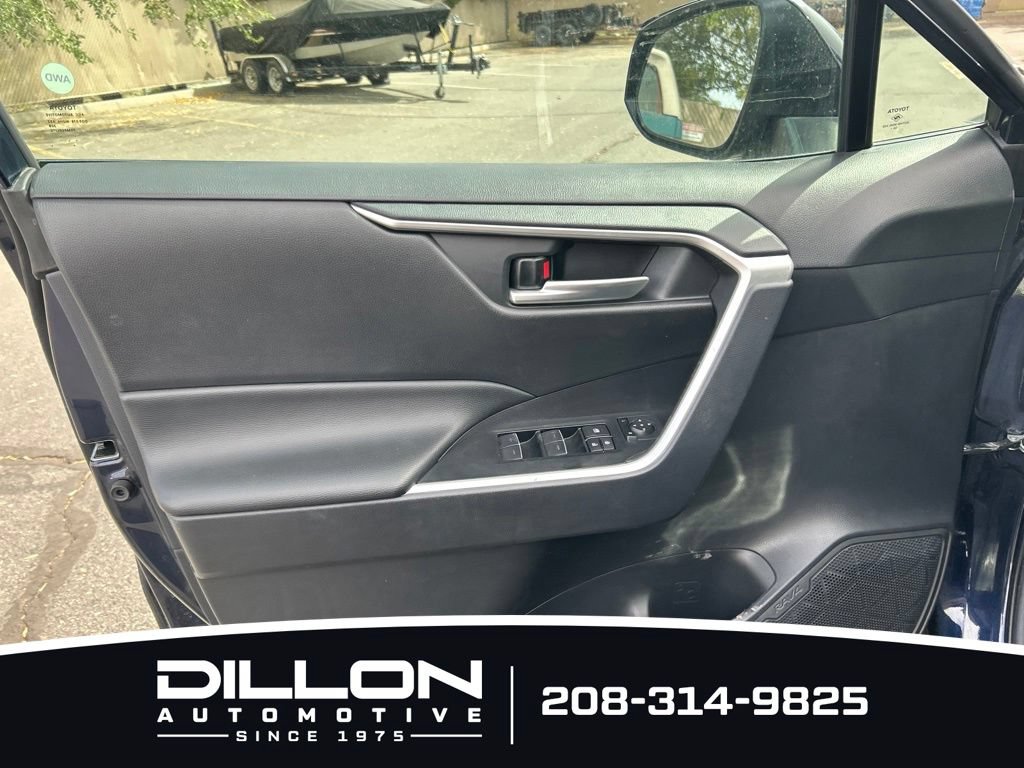 Used 2025 Toyota RAV4 XLE AWD/4WD image 6