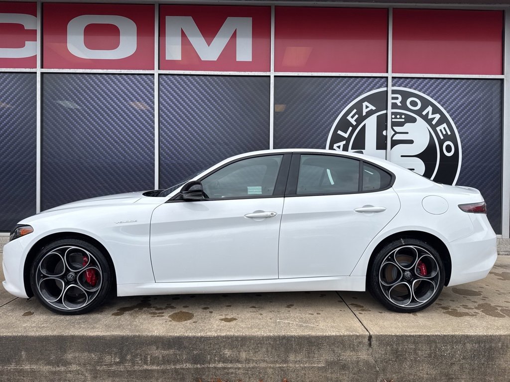 New 2025 Alfa Romeo Giulia AWD w/ Veloce Package AWD image 9