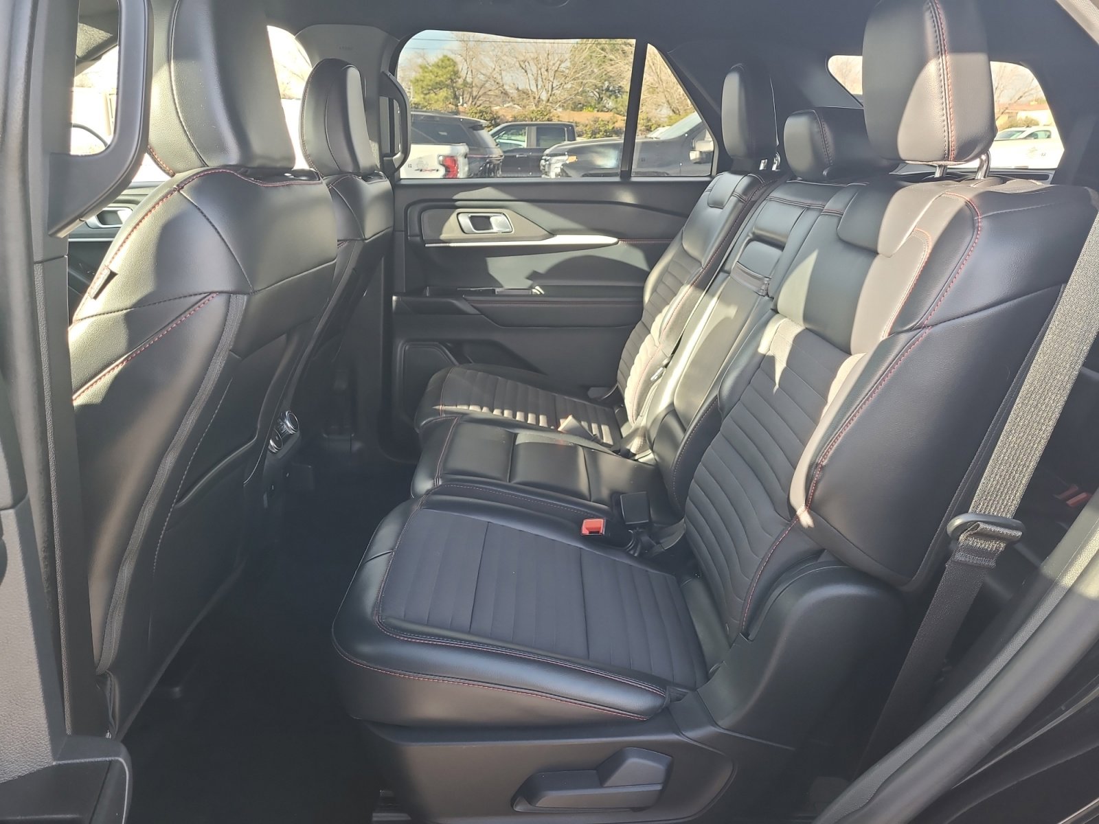 Used 2025 Ford Explorer ST-Line w/ ST-Line Street Pack image 23