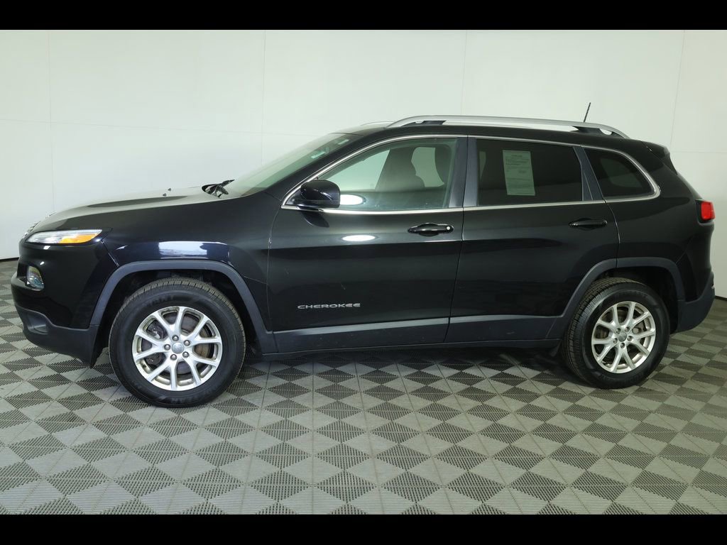 Used 2016 Jeep Cherokee Latitude w/ Safety/Convenience Group AWD/4WD image 4
