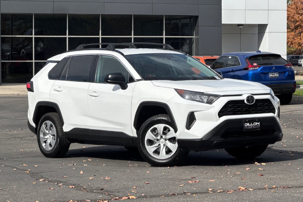 Used 2021 Toyota RAV4 LE AWD/4WD image 2