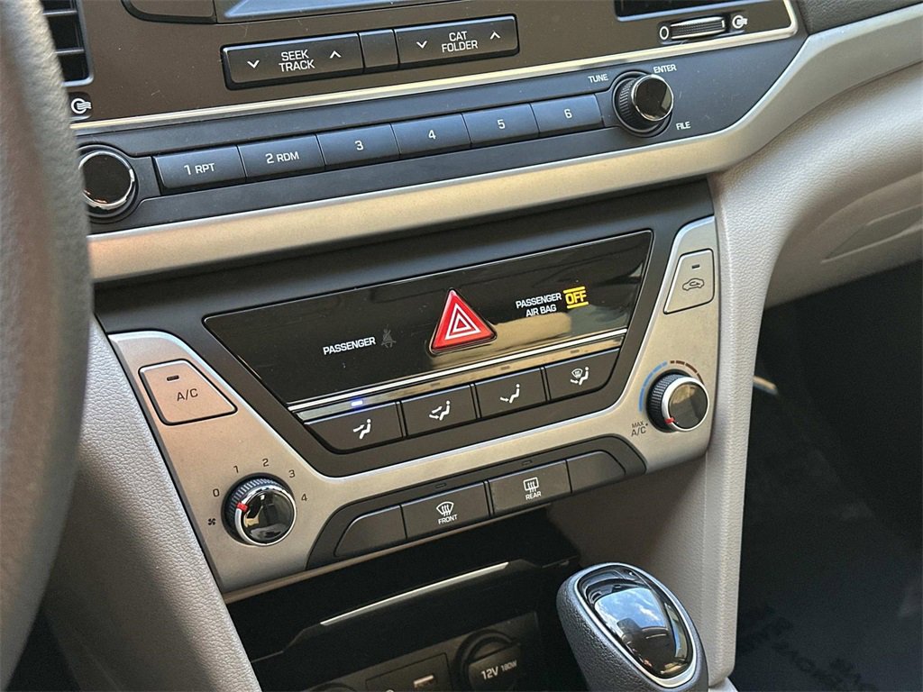 Used 2017 Hyundai Elantra SE image 22